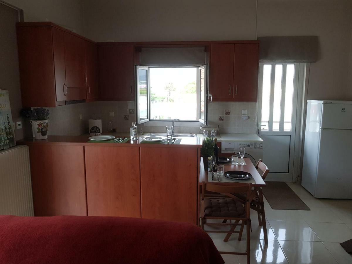 Seaside Apartment Каламата Екстериор снимка